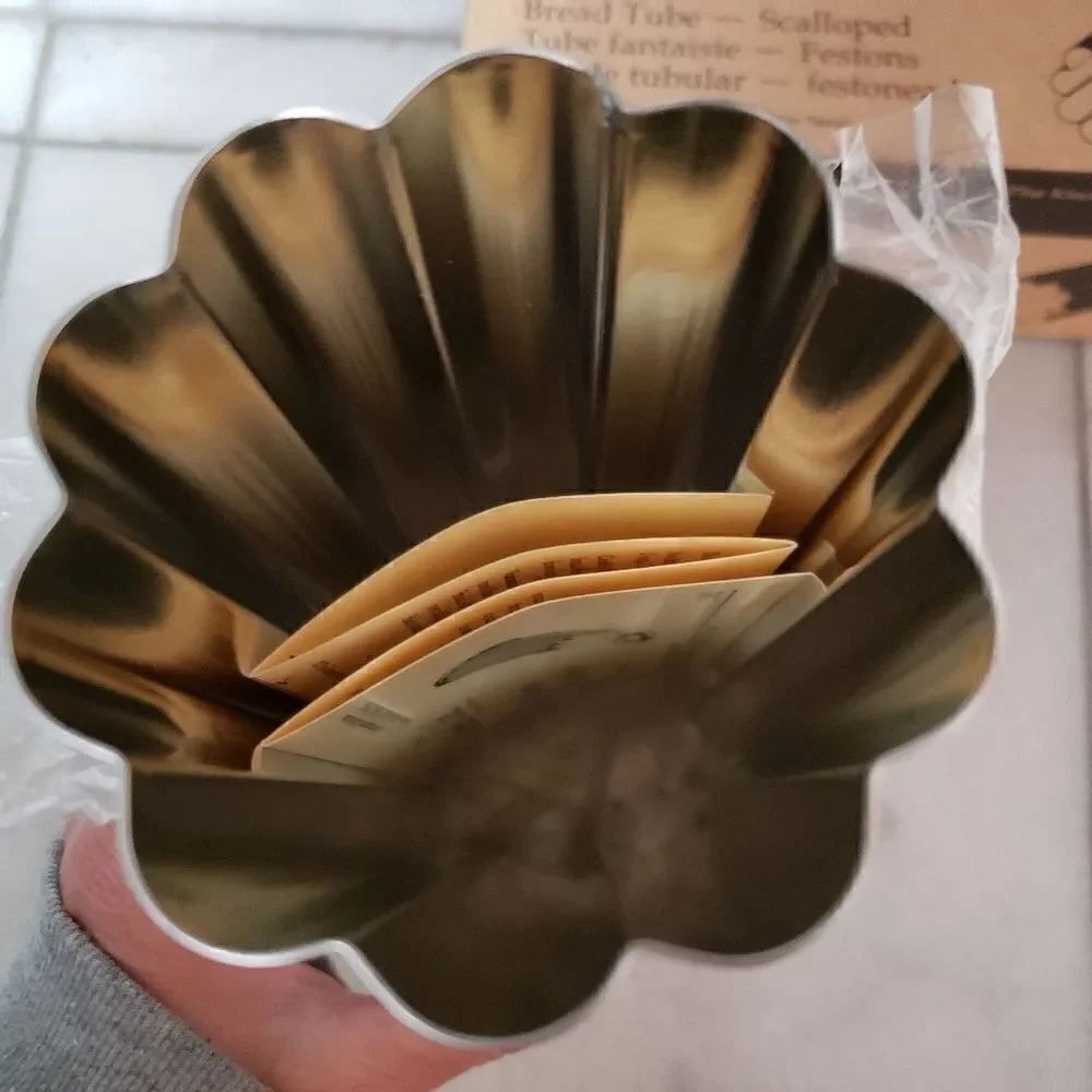 Pampered Chef Scalloped Bread Metal Tub with 2 lids #1565